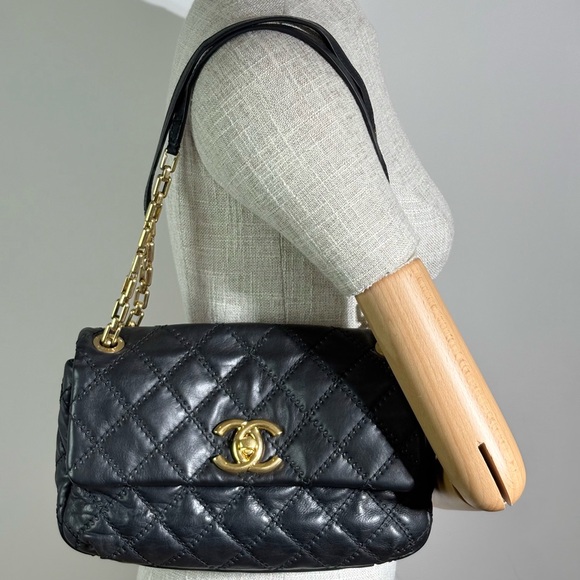 CHANEL Black Lambskin Quilted Bag GHW - Picture 6 of 17